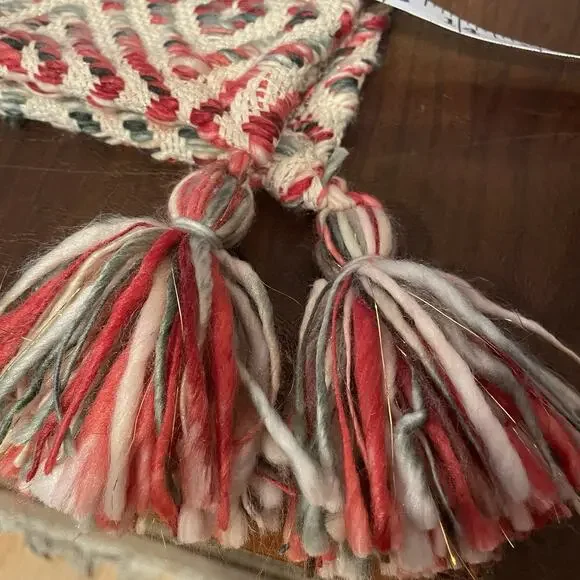 ASPEN Woven Table Runner Tassel Ends Red Green White Diamond Pattern Metallic - Picture 4 of 8